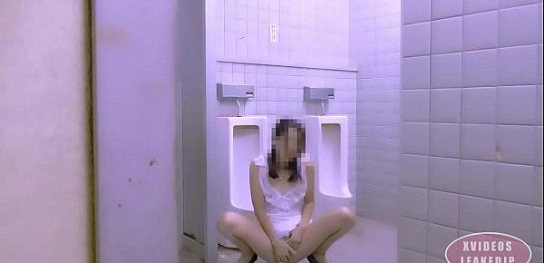 Japan toilet slut